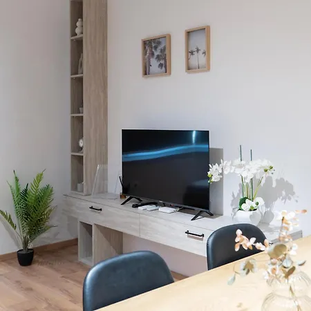 2br At Artist's Palace - Skanderbeg Square Views شقة