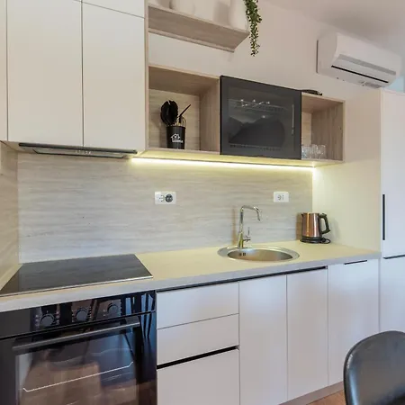 2br At Artist's Palace - Skanderbeg Square Views * تيرانا