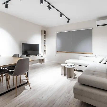 2br At Artist's Palace - Skanderbeg Square Views شقة