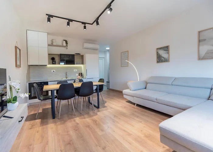 2br At Artist's Palace - Skanderbeg Square Views