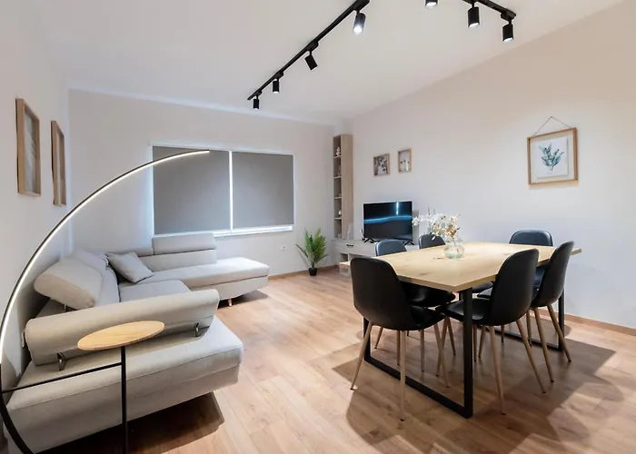 2br At Artist's Palace - Skanderbeg Square Views Апартаменты *