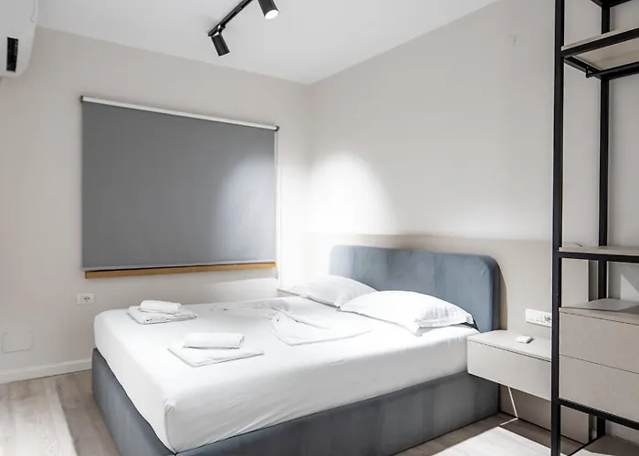 2br At Artist's Palace - Skanderbeg Square Views Тирана