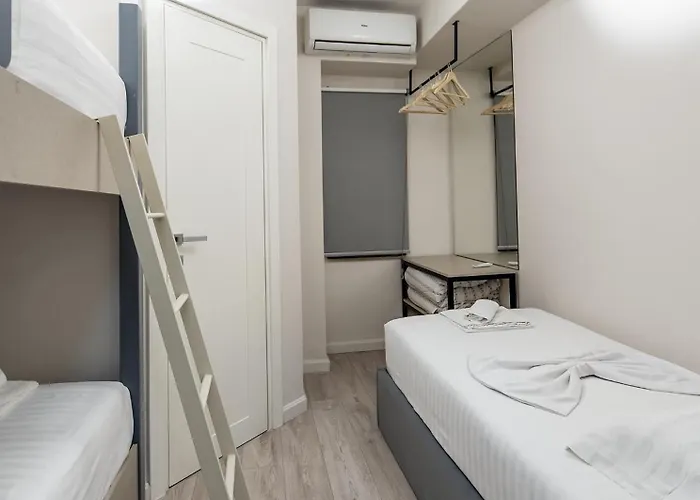 2br At Artist's Palace - Skanderbeg Square Views Апартаменты *
