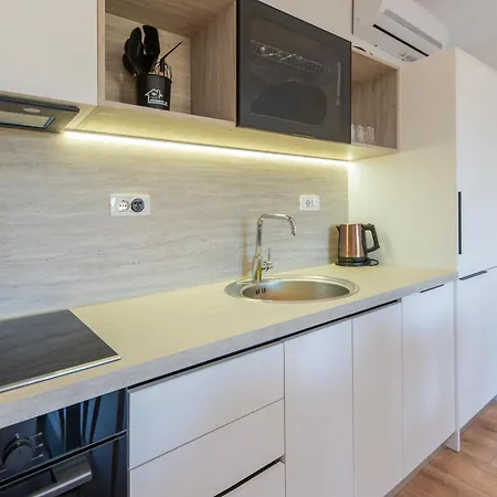 아파트 2br At Artist's Palace - Skanderbeg Square Views 티라나