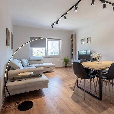2br At Artist's Palace - Skanderbeg Square Views Apartment *
