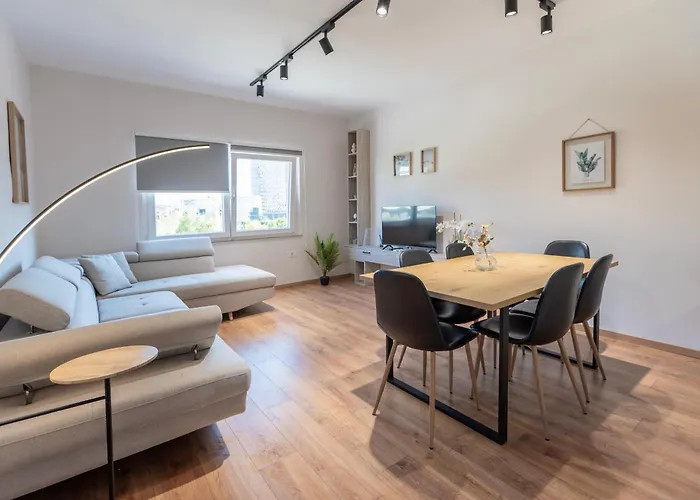 Appartamento 2br At Artist's Palace - Skanderbeg Square Views Tirana
